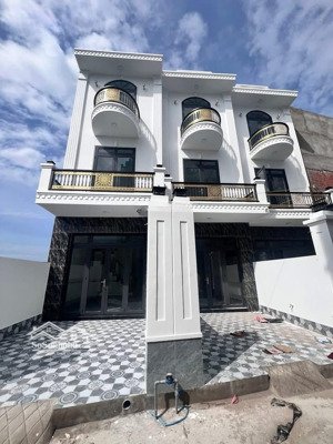 nhà bán ngã ba tân kim long an vào 200m. cách bến xe q8 chỉ 8km