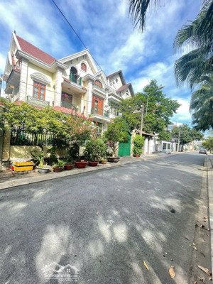 bán biệt thự 15x16m, 4tầng giá 46tỷ, view công viên kdc tân quy đông p.tân phong, quận 7