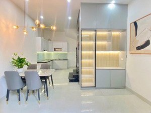 bán nhà quan nhân 30m2, 5 tầng thang máy, nhà đẹp ở ngay, 7.7 tỷ
