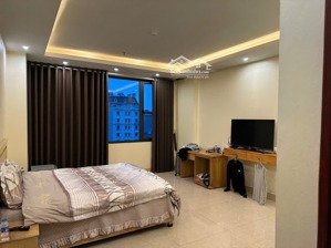chuyển đổi mô hình kinh doanh muốn nhượng lại khách sạn 7 tầng lô góc nhìn vườn hoa