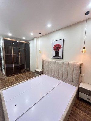 dòng tiền 100tr/th. mp hoa bằng 7t thang máy giá, 26,5 tỷ, sdcc