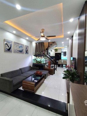 bán nhà hoàng ngân, cầu giấy, ô tô đỗ cửa, nhà cán bộ tự xây, dân trí cao 60m2x5 tầng, giá 16 tỷ