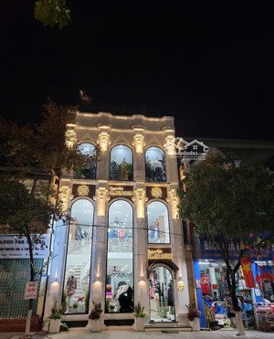 nhà 3 tầng mặt tiền rộng thuận tiện kinh doanh khu đất vàng tỉnh thái nguyên