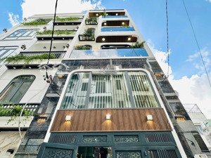 siêu phẩm - diện tích: ngang 4.5m dài 13m. lửng 3 lầu. hẻm 8m ngay trung tâm quận 12