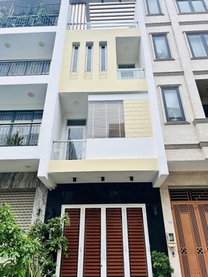 bán nhà đường hoàng hoa thám diện tích: 4x17m trệt 3 lầu