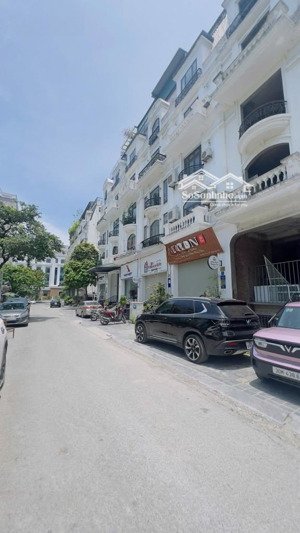 bán lk lô góc dịch vọng hậu, vip 6 tầng, thang máy, dt 99m2/mt 5,3m, đường ô tô 8m