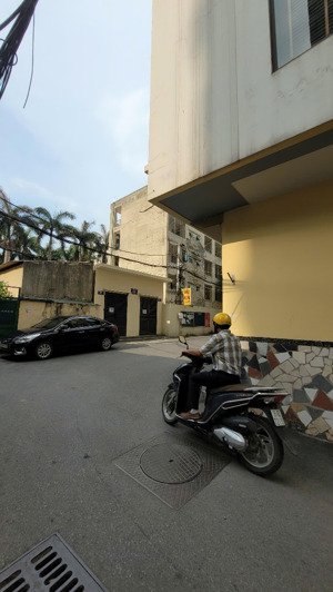 cầu giấy - phân lô gần phố ngõ thông - ô tô vào tận cửa chủ cần bán gấp - 36m2 - nhỉnh 9 tỷ