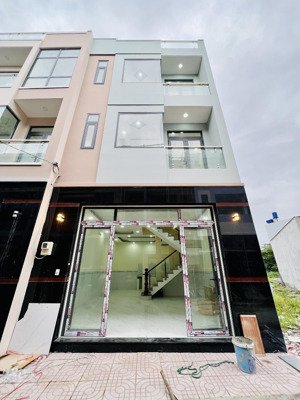 giá tốt 4,68 tỷ nhà mới xây khu phân lô đường võ trần chí gần khu tên lửa 50m2 4 tầng shr