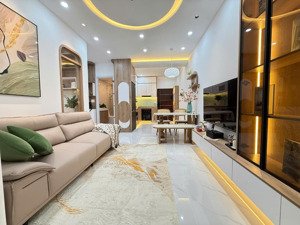 cần bán căn hộ sky garden, nhà đẹp, mới 100%, nội thất cao cấp. lh: em hằng