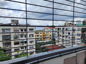 cho thuê căn hộ chung cư lầu 5 chung cư bình thới thang bộ, nhà đẹp mới sửa. diện tích 58 m2