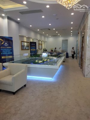 bán toà nhà khách sạn đường trương định _ gần dinh độc lập