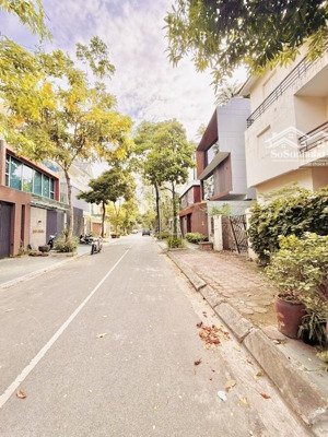 bán biệt thự nhà vườn xây thô kđt việt hưng, dt 200m2, rộng 10m, vỉa hè, ô tô đỗ