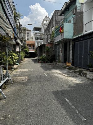 phạm hùng q8
nhà đẹp-xe hơi tới nhà-60m- cầu nguyễn tri phương-parc mall