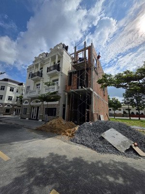 nhà 3 tấm gần vincom 550 đang xây dựng giá cực tốt