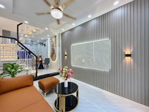 siêu tọa lạc ở mt ường nguyễn thị minh khai, phường dĩ an, dĩ an, sát chợ đông thành