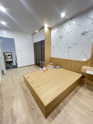 bán nhà trung tâm cầu giấy 5 tầng ngõ thông ô tô gần thoáng trước sau sổ đỏ chính chủ