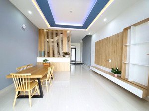 bán tòa căn hộ dịch vụ, 5 tầng, đường phạm khiêm ích 100m2
