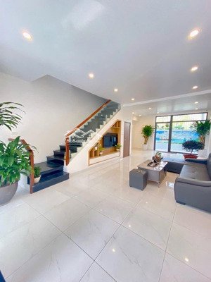 cần bán căn liền kề khu trung tâm đông dân cư