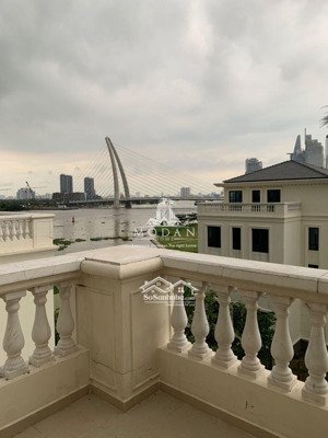 cần cho thuê căn biệt thự song lập vinhomes golden river - ba son.