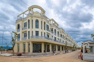 cắt lỗ lô đất 80m2, lộ giới 13m, đối diện trường học, mua ở và tích sản. lh: 