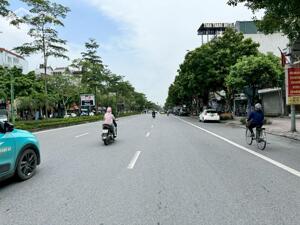 Cần bán 183,2m2 đất mặt phố Ngô Gia Tự, Việt Hưng. Vị trí đẹp xây tòa Building Ngân Hàng/Văn Phòng/Khách Sạn.