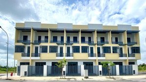 bán căn nhà xây sẵn 1 trệt 2 lầu, ngay khu công nghiệp phước đông giá bán 2tỷ, sổ hồng riêng