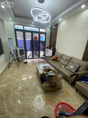 Cho thuê nguyên căn siêu phẩm tại phố Đông Khê cực đẹp
