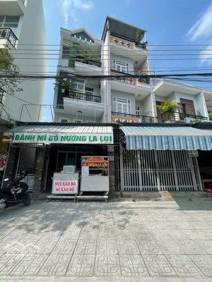 2 căn nhà 3 tầng và 4 tầng mặt tiền đường tôn thất tùng nha trang giá ngộp 95tr/m cả nhà