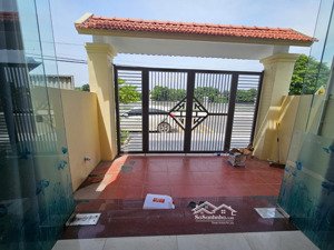 cho thuê nhà riêng 1.5 tầng, 90m2, mặt phố ven sông đáy. tuyệt đẹp