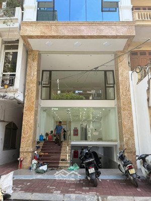 toà văn phòng mặt phố vip - trương công giai- cầu giấy- vỉa hè rộng - 7 tầng 1 hầm - nhỉnh 60 tỷ