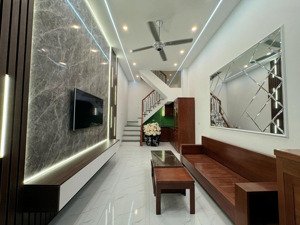 tôi chính chủ bán nhà riêng phân lô cán bộ oto đỗ nguyễn tuân chính chủ, mới sửa đẹp đủ nội thất