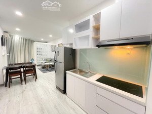 siêu phẩm studio tách bếp full nội thất ban công lớn ngay mặt tiền đường quận 5 - hàng siêu ngon