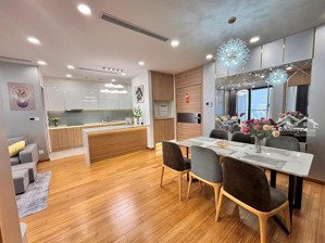 em chuyên bán chung cư discovery complex đang có quỹ căn 2pn giá tốt từ 6.8 tỷ - 9 tỷ