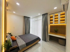 cần bán chcc star hill 3pn,2wc nhà đẹp full nội thất. có ô xe hơi giá 8 tỷ t/l. lh 