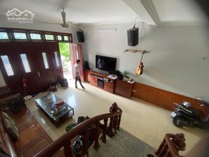 bán nhà dân xây đặng vũ hỷ, mặt đường ôtô tránh vỉa hè siêu rộng, trước mặt là dự án hồ điều hòa cv