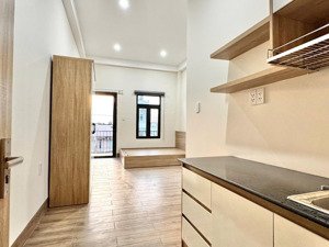 siêu phẩm studio đầy đủ nội thất, có ban công ngay phạm văn đồng chỉ cách gigamall vài bước chân
