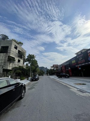 bán lô góc 2 mặt tiền quay biển sau bigc hạ long. 189,85m2, mt: 12m