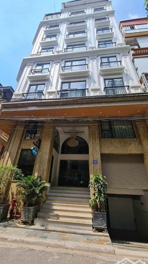 bán tòa khách sạn lô góc trung tâm cầu giấy 8 tầng nổi 1 hầm - 26 phòng- giấy phép xd, pccc đầy đủ