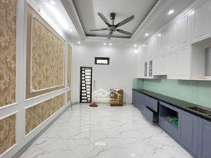 nhà chu huy mân gần aoen mall long biên. nhà mới ngõ nông diện tích rộng, giá tốt