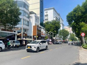 bán gấp nhà mt cách mạng tháng 8 quận 3 dt ngang 8m x 18m 4 tầng hđt 180 triệu/tháng giá 45 tỷ