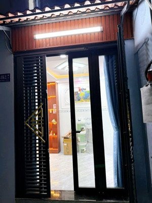 nhà bán mới đẹp vào ở ngay, hẻm rộng rãi an ninh. quận 8. sổ hồng riêng khu dân cư hiện hữu