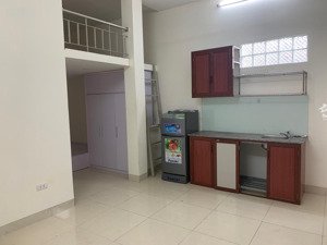 chính chủ cho thuê căn hộ 35m2 full đồ trần khát chân,ô tô đỗ, pccc, camera, vân tay từ 4.7tr-5.5tr