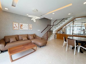 cần bán chcc star hill pmh dt 151m2, 3pn, 3 wc, 1 kho nhà full nội thất. giá 12tỷ9 thương lượng