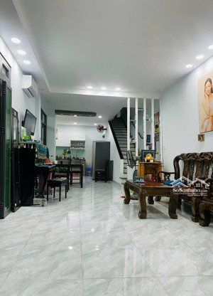 bán nhà mặt phố đường số 17, sổ hồng: 105m2, đầy đủ nội thất, giá ưu đãi