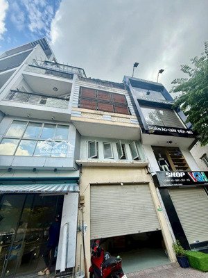 nhà 3 lầu mt đường phạm văn đồng, p3, quận - gv