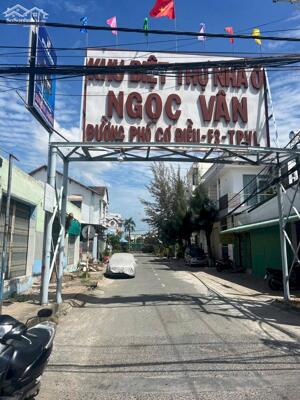 BÁN 3 CĂN NHÀ THÔ 1 TRỆT 1 LẦU ĐÚC( TỰ HOÀN THIỆN THEO Ý MÌNH), KHU BIỆT THỰ NGỌC VÂN P3 VĨNH LONG