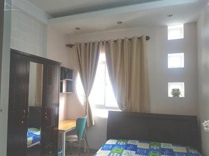 phòng quận 1 cho 1 nữ thuê đủ tiện nghi, bao điện nước + wifi. lh: 