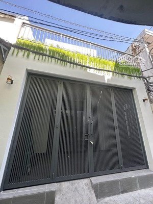 bán nhà ngay bà hom q. 6 dt 5.1 x 13 nhà mới tặng nội thất. giá 6.5 tỷ