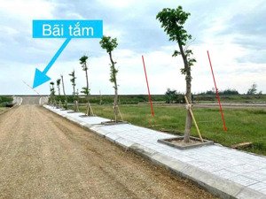 cần bán mảnh đất tại biển quất lâm. dt 170m2, mt 12 mét (đã chia 2 bìa), giá bán 25.5tr/m2 (2tỷ140)
