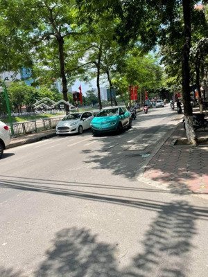 siêu đẹp! khương đình, 30m ra ô tô, 2 thoáng, ngõ rộng 2,5m, nhà mới đẹp. 42mx5t. chỉ 8,6 tỷ